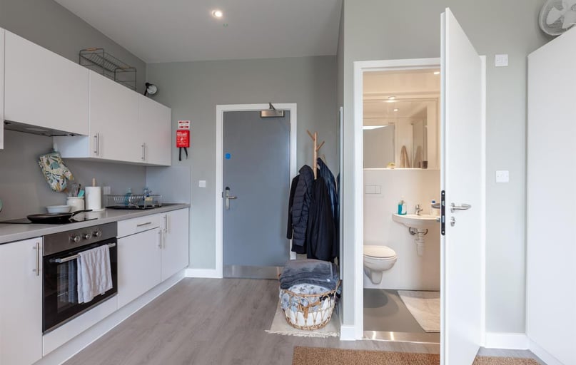 Heavitree Road, St Sidwells, Exeter - Image 1